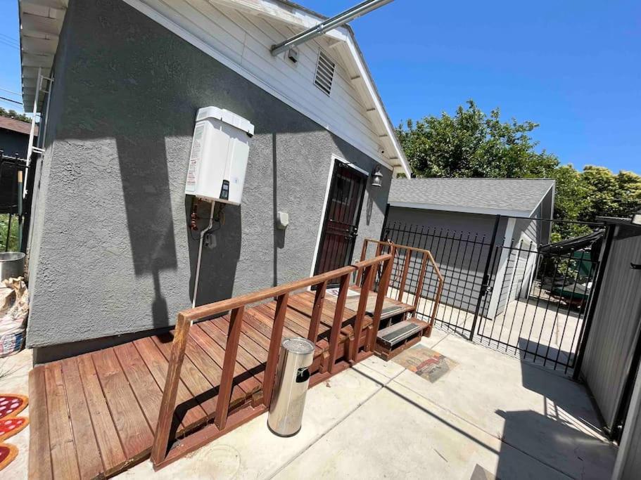 サクラメントCharming Casita All Too Yourself Near Midtownアパートメント エクステリア 写真